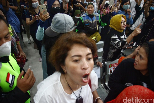 5 Kali Momen Penggemar Eliezer Bikin Sidang Geger