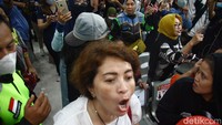 Beragam reaksi disampaikan pendukung Richard Eliezer setelah mendengar tuntutan 12 tahun penjara dari jaksa.