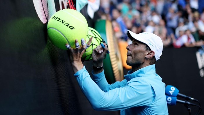 Tennis - Australian Open - Melbourne Park, Melbourne, Australia - January 16, 2023 Spain's Rafael Nadal signs autographs for fans after winning his first round match against Britain's Jack Draper REUTERS/Loren Elliott