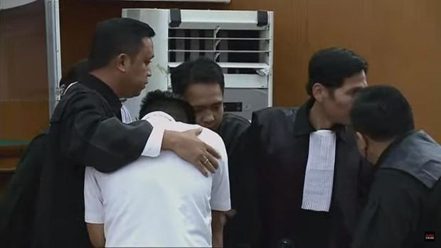 Bharada Richard Eliezer menangis usai dituntut 12 tahun penjara