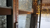 Bahkan, saat ini suhu di kota yang telah membeku telah tembus minus 51 derajat celcius.  