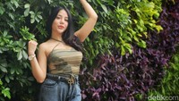 Saat masih di bangku sekolah, Caca Aqeela mengaku suka nonton model-model Victoria Secret tampil lewat YouTube di warnet. (Foto: Ari Saputra)