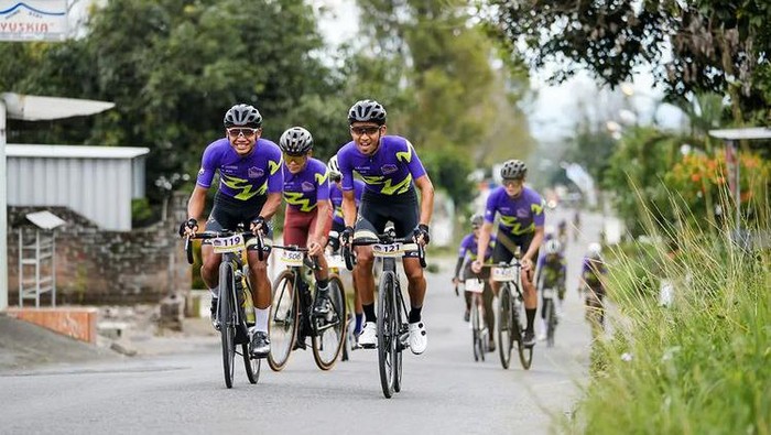 Dapat 'Tenaga' Baru, Nusantara Cycling Team Siap Arungi 2023 Klub balap sepeda ternama Tanah Air, Nusantara Cycling Team resmi mendapat dukungan sponsorship dari tiga produk kesehatan berbasis herbal yakni Antangin, KOJIMA dan Herbamojo.