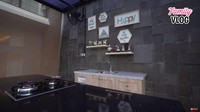 Artis Ussy Sulistiawaty dikenal hobi memasak. Momen memasaknya tersebut sering dibagikan melalui Kanal YouTubenya. Foto: YouTube Ussy Andhika