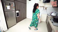 Dapur kotornya ini didominasi dengan warna putih. Areanya terbilang luas dan untuk kompornya menggunakan kompor gas. Foto: YouTube Ussy Andhika