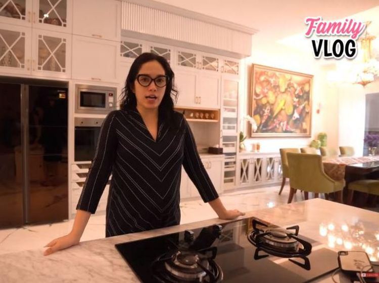 Potret 3 Dapur Ussy Sulistiawaty, Dapur Khusus hingga Dapur Bersih