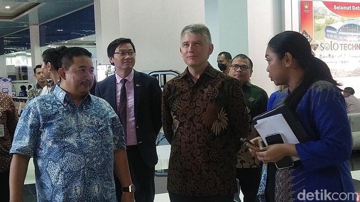 Duta Besar (Dubes) Inggris untuk Indonesia, Owen Jenkins, di Solo Technopark, Rabu (18/1/2023).