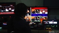 Menuntut agar supaya majelis hakim Pengadilan Negeri Jakarta Selatan yang memeriksa dan mengadili perkara ini menyatakan terdakwa Richard Eliezer Pudihang Lumiu terbukti secara sah dan meyakinkan melakukan tindak pidana merampas nyawa orang secara bersama-sama, kata jaksa saat membacakan tuntutan. Menjatuhkan pidana terhadap terdakwa dengan pidana 12 tahun penjara, imbuhnya.