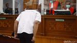 Ekspresi Richard Eliezer yang Dituntut 12 Tahun Penjara