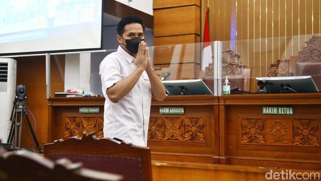 5 Kali Momen Penggemar Eliezer Bikin Sidang Geger