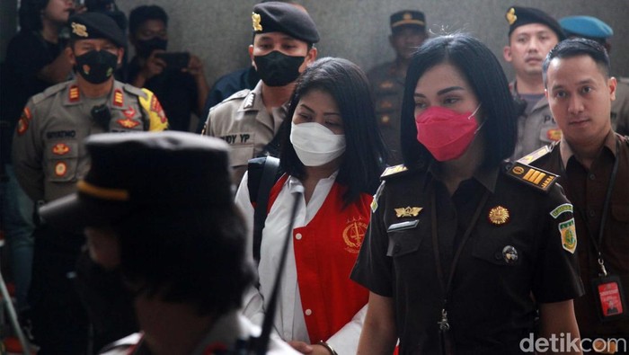 Bharada Richard Eliezer dan Putri Candrawathi akan menghadapi sidang tuntutan kasus pembunuhan Brigadir Yosua Hutabarat. Saat ini keduanya sudah tiba di PN Jaksel, Rabu (18/1/2023).