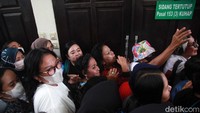 Sidang berlangsung tertutup.