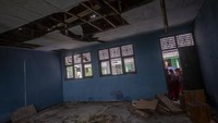 Menurut pihak sekolah sebanyak empat ruang kelas kondisinya rusak berat dan sudah tidak digunakan lagi selama bertahun-tahun sehingga guru serta siswa sangat mengharapkan bantuan dari pemerintah untuk segera memperbaiki.