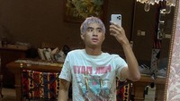 Hingga hari ini, Iis Dahlia mengaku tak bisa menghubungi anak laki-lakinya tersebut. Demi bisa menghubungi Devano, Iis Dahlia sampai menitipkan pesan melalui Jefri Nichol. Foto: Instagram/iamdevano