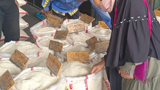 Rata-rata harga seluruh jenis beras di Pasar Induk Beras Cipinang mengalami kenaikan.