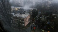 Kecelakaan helikopter yang jatuh di dekat sebuah Taman Kanak-kanak (TK) itu merenggut sedikitnya 16 nyawa.