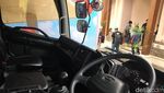 Garangnya Hino500 Ultimate Safety, Truk Canggih Pengangkut Bahan Beracun