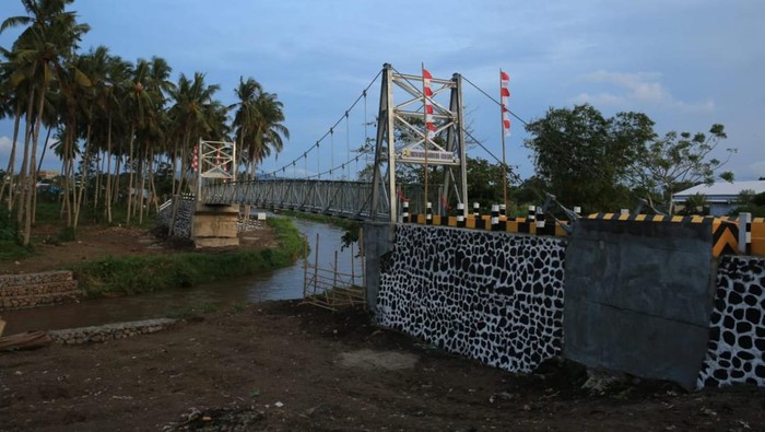 Jembatan Gantung Manembonembo - Girian Bawah