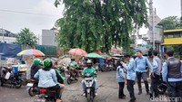 Penertiban dilakukan dengan mensterilisasi kawasan di dekat Mal Grand Indonesia (GI) itu dari pedagang kaki lima (PKL) hingga parkiran liar.