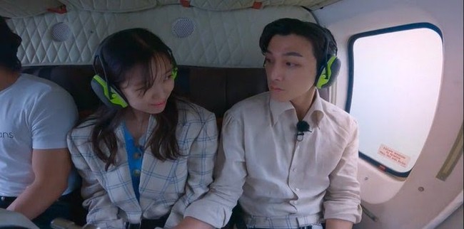 Selain berparas tampan, penonton Singles Inferno 2 menyorot sisi humoris dan romantisnya. Kim Sejun pun hanya menunjukkan ketertarikan pada satu wanita, Lee Soe. Dia dibuat salah tingkah setiap kali Lee Soe melakukan hal menggemaskan. Foto: Netflix