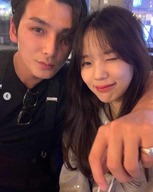 Dalam episode terakhir Singles Inferno 2, Kim Sejun dan Lee Soe berakhir menjadi pasangan. Keduanya mendapat banyak dukungan setelah menunjukkan kemesraan lewat unggahan Instagram. Foto: dok. Instagram @asser__kim