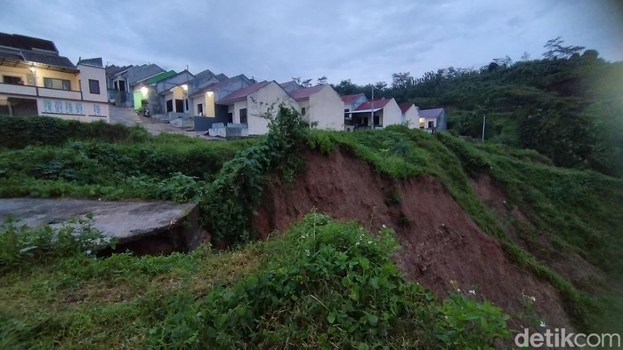 Kondisi terkini longsor di Ungaran Timur, Kabupaten Semarang.