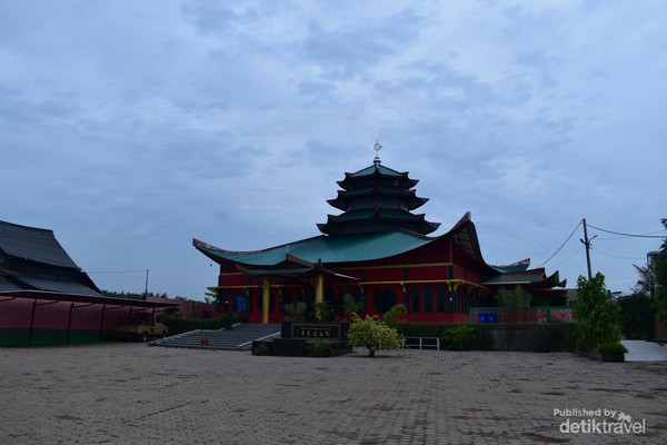Potret Masjid Laksamana Cheng Hoo tampak depan