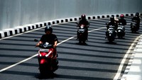 Sebelum ada underpass, kendaraan yang melintas di Jalan Dewi Sartika setiap menit harus berhenti. Hal itu lantaran ada perlintasan kereta api yang disinyalir menjadi biang kemacetan.