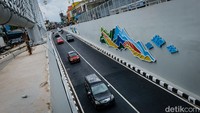 Underpass ini memiliki panjang sekitar 1 km dengan panjang terowongan 470 m. Underpass ini memiliki panjang sekitar 1 km dengan panjang terowongan 470 m.
