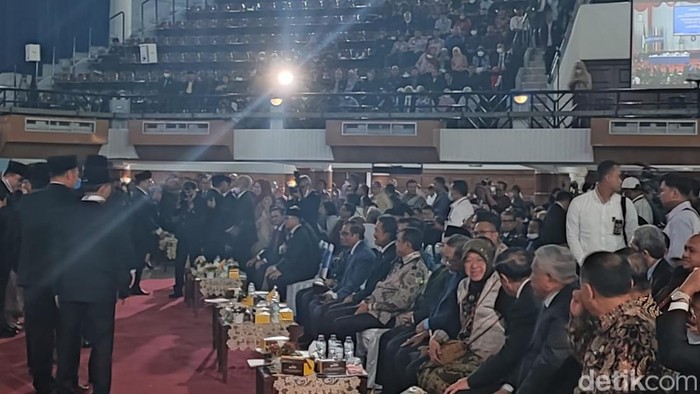 Menko Polhukam Mahfud Md, Mensos Risma, hingga Gubernur Jateng Ganjar hadiri pelantikan Rektor IPB Arif Satria, Rabu (18/1/2023). (Rizky Adha/detikcom)