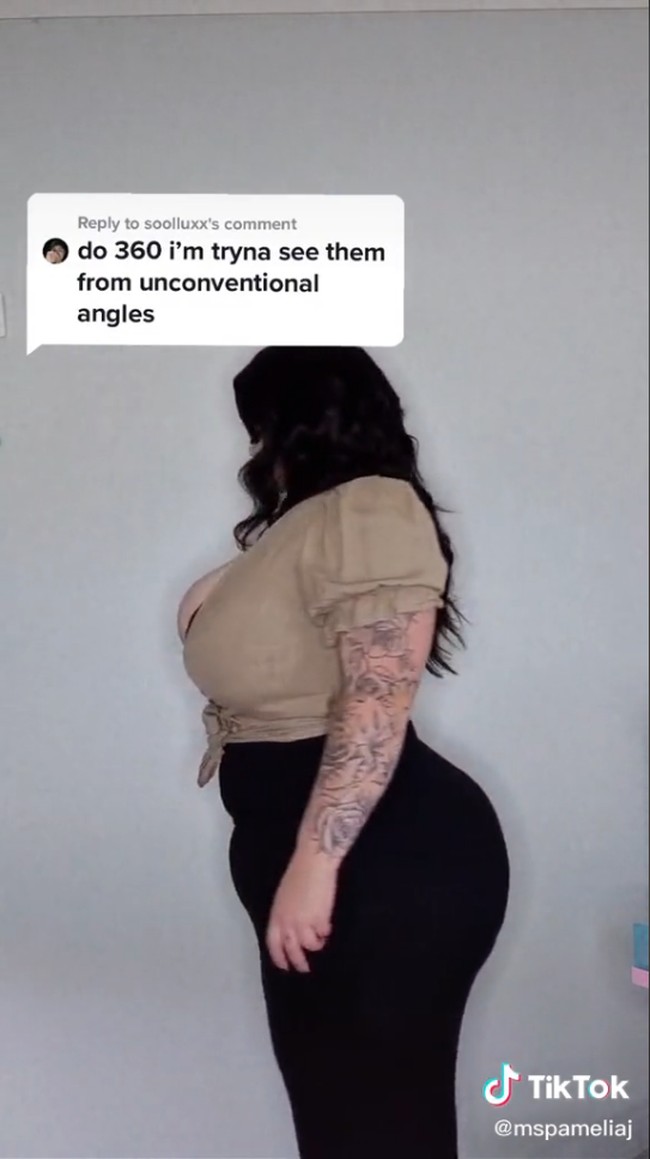 Selagi menunggu operasi, Pamelia J sering berbagai mengenai kondisinya di media sosial. Ia mengaku menemukan banyak dukungan positif dan bisa berbagi dengan wanita lain yang sudah melakukan pengecilan payudara. Meski begitu, tentu ada orang-orang yang berkomentar jahat. Foto: TikTok Pamelia J