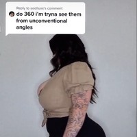 Selagi menunggu operasi, Pamelia J sering berbagai mengenai kondisinya di media sosial. Ia mengaku menemukan banyak dukungan positif dan bisa berbagi dengan wanita lain yang sudah melakukan pengecilan payudara. Meski begitu, tentu ada orang-orang yang berkomentar jahat. Foto: TikTok Pamelia J