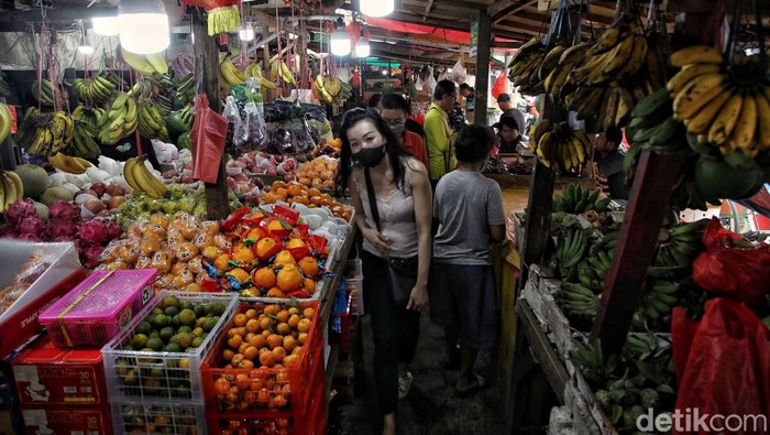 Pasar Teluk Gong Jakut Diserbu Umat Tionghoa Jelang Imlek Kawasan Pasar Teluk Gong, Penjaringan, Jakarta Utara, ramai diserbu umat Tionghoa jelang perayaan Imlek. Yuk, intip foto-fotonya.