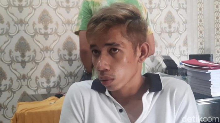 Pelaku pembobolan minimarket di Palembang saat ditangkap. (Prima Syahbana/detikSumut)