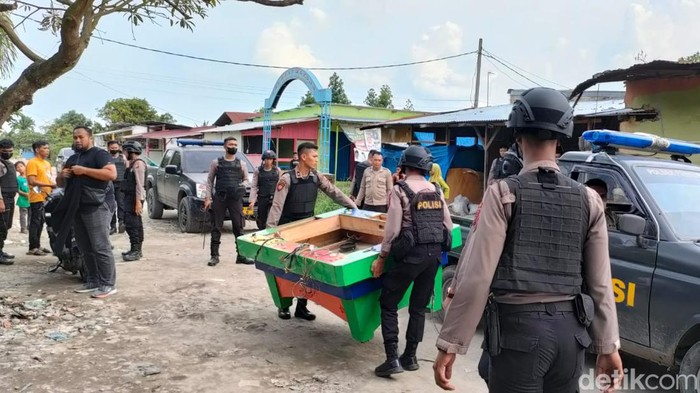 Polisi menggerebek lokasi judi dan sarang narkoba di Deli Serdang.