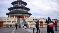 Pemerintah China, sejak tahun 2021, telah meluncurkan langkah-langkah untuk mendorong warga memiliki lebih banyak anak, termasuk dengan pengurangan pajak, cuti kehamilan yang lebih panjang dan subsidi perumahan. Namun diperkirakan langkah-langkah itu tidak akan menghentikan tren jangka panjang yang muncul. AP/Mark Schiefelbein