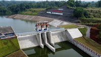 Bendungan Kuwil dapat menampung 23 juta meter kubik air tawar yang mengalir dari anak sungai Danau Tondano.