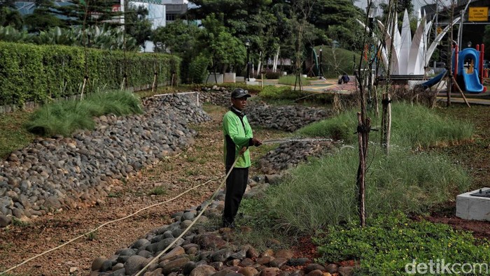 Taman baru di Jakarta akan segera dibuka. Dinas Pertamanan dan Hutan Kota DKI Jakarta menyampaikan taman baru ini diberi nama 'Link In Park'