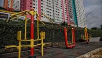 Taman ini berada di Jl Jenderal Ahmad Yani, Rawasari, Cempaka Putih, Jakarta Pusat. Lokasi taman ini tepatnya berada di depan Green Pramuka Square Mall. 