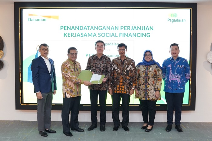 PT Pegadaian bersinergi dan berkolaborasi dengan PT Bank Danamon Indonesia Tbk (Persero) untuk mempelopori Pembiayaan Sosial Berkelanjutan (Sustainable Social Loan) sebesar Rp 500 miliar.