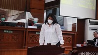 Putri Candrawathi menjalani sidang tuntutan di Pengadilan Negeri Jakarta Selatan, Rabu (18/1/2023).