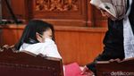Putri Candrawathi Serba Putih di Sidang Tuntutan