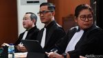 Putri Candrawathi Serba Putih di Sidang Tuntutan