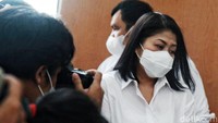 Putri Candrawathi memasuki ruang sidang untuk menjalani tuntutan kasus pembunuhan Brigadir Yosua Hutabarat, Rabu (18/1/2023).
