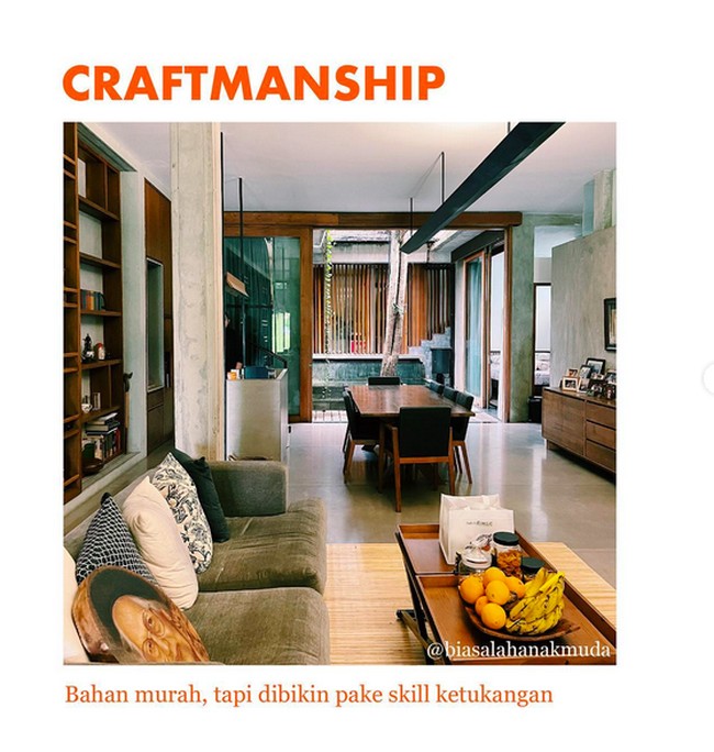 Kontras dari joglo yang kental dengan unsur tradisional, rumah utama yang berada di bawahnya hadir dengan arsitektur bergaya brutalism yang kekinian. Beton dan kayu menjadi elemen utama.   Foto: Instagram/@biasalahanakmuda