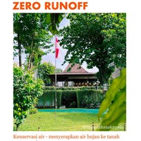 Tak sekadar merawat alam dengan menanam berbagai tumbuhan, Anies juga memastikan rumahnya memiliki fungsi konservasi air yang baik. Mengadopsi sistem zero runoff, halaman dapat menyerap air hujan dengan baik ke tanah menggunakan sumur resapan. Foto: Instagram/@biasalahanakmuda