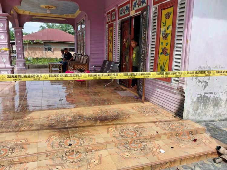 Potret Kerusakan Rumah Kades di Langkat Usai Dilempar Molotov