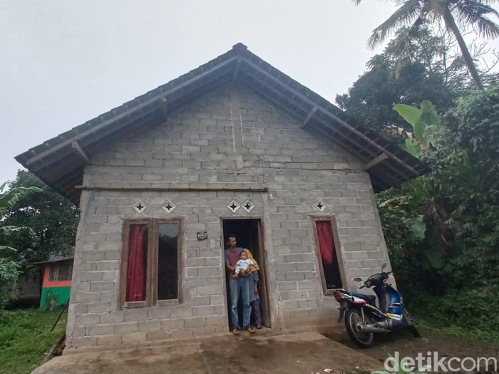 Rumah pemberian donatur yang ditinggali Sukiyah bersama keluarga adik kandungnya di di Dusun Karangombo, Desa Polobogo, Kecamatan Getasan, Kabupaten Semarang, Rabu (18/1/2023).