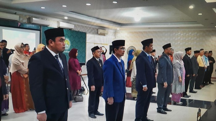 Sejumlah pejabat kampus Universitas Riau yang dilantik. (Foto Dok Humas Unri)