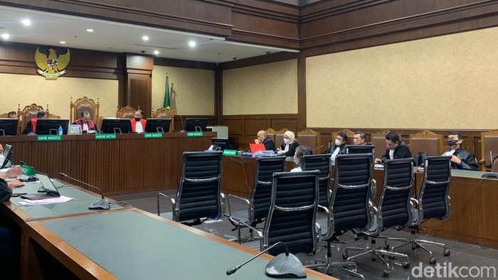 Sidang vonis Veronika Lindawati di kasus suap eks pejabat pajak di Pengadilan Tipikor Jakarta, Rabu (18/1/2023).